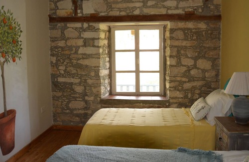 Vasa Koilaniou Cabaña | Riverside Cottage - a luxury mountain hideaway