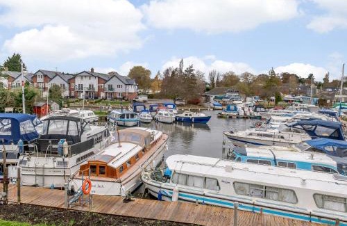 Loddon Casa | Riverside Cottage