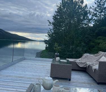 Skorradalshreppur Villa | Riverside Cottage