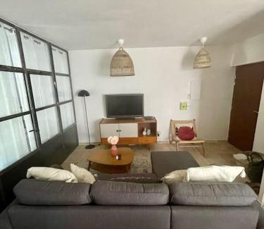 Fontaine-de-Vaucluse Apartamento | Riverside flat between Isle sur la Sorgue & Gordes