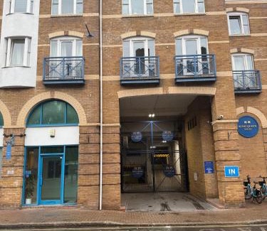 Rotherhithe Apartamento | Riverside Flat with Pool,Jacuzzi,Sauna