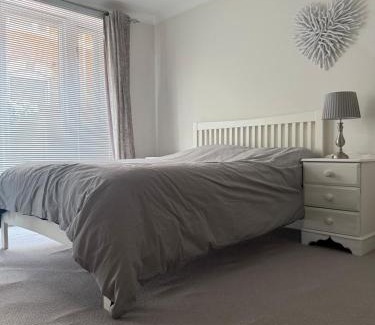 Rotherhithe Apartamento | Riverside Flat with Pool,Jacuzzi,Sauna