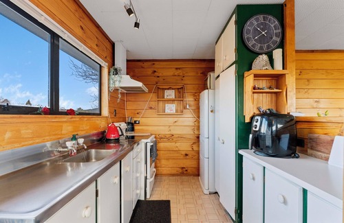 Turangi Casa | Riverside Haven - Turangi Holiday Home