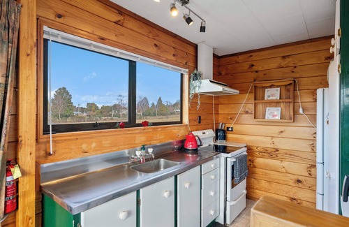 Turangi Casa | Riverside Haven - Turangi Holiday Home