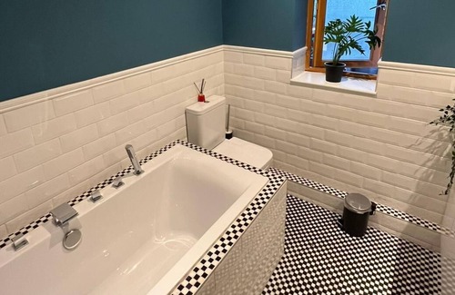Chapelizod Otro | Riverside Home - Unique Abode in Dublin City - Romantic Rooms and Cozy Gardens