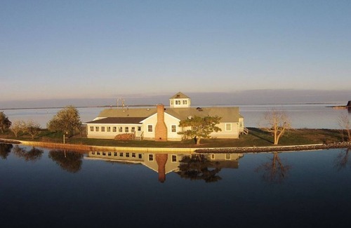 Fishing Creek Cama Y Desayuno | Riverside Lodge Bed & Breakfast on the Honga River UNIT A