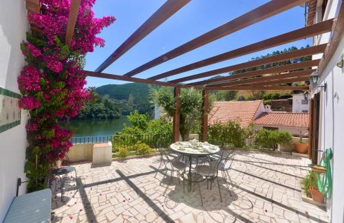 Nossa Senhora do Pranto Casa | Riverside - Lovely river-view 3 bedroom house