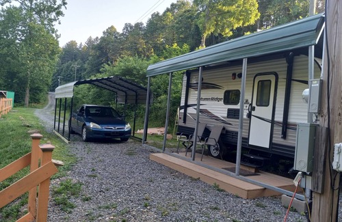 Robbinsville Casa | Riverside. Queen & Bunk bed-charcoal and firewood included. Pet friendly