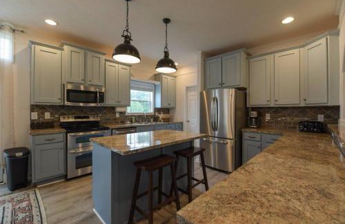 Arden Casa | Riverside Ranch by AvantStay Mins to Downtown