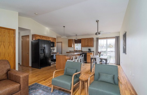 East Grand Forks Casa | Riverside Retreat - Greenway Escape with 4 bedrooms and 2 bathrooms