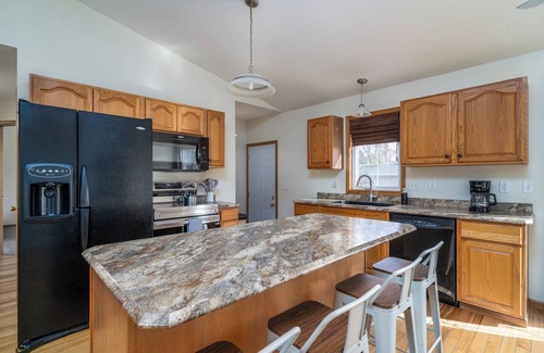 East Grand Forks Casa | Riverside Retreat - Greenway Escape with 4 bedrooms and 2 bathrooms