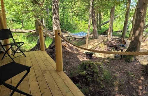 Chatsworth Cabina | Riverside Retreat waterfront Luxury Glamping King size bed and very private