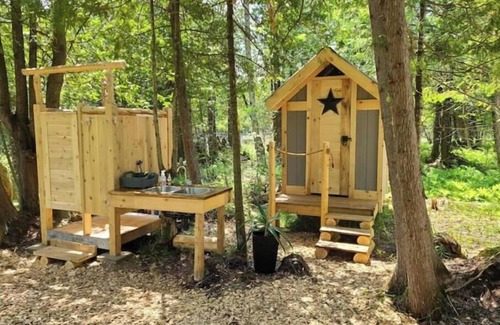 Chatsworth Cabina | Riverside Retreat waterfront Luxury Glamping King size bed and very private