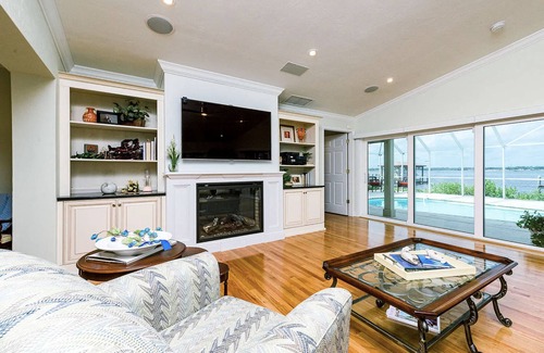 Van Valzah Casa | Riverside Retreat- 3/3 with pool, dock, grill 2 block walk to the beach!