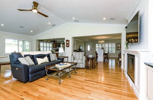 Van Valzah Casa | Riverside Retreat- 3/3 with pool, dock, grill 2 block walk to the beach!