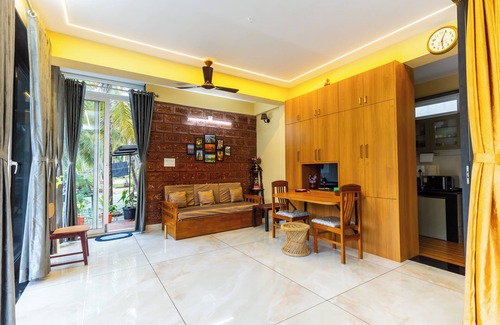 Tonse West Apartamento | Riverside Retreat HomeStay – AC Studio with Breakfast Option & Boat Ride