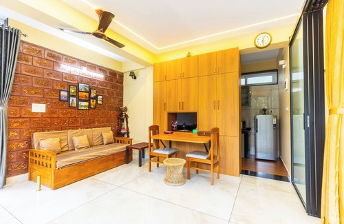 Tonse West Apartamento | Riverside Retreat HomeStay – AC Studio with Breakfast Option & Boat Ride