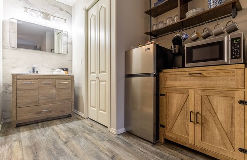 East Kootenay Condominio | Riverside Retreat Hotel-Style. 2 King Beds