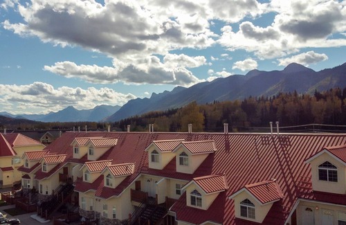 East Kootenay Condominio | Riverside Retreat Hotel-Style. 2 King Beds