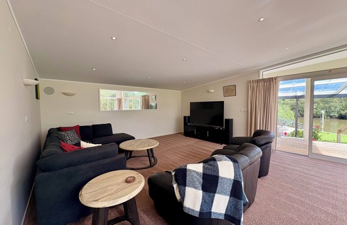 Whangarei Casa | Riverside Retreat – Spacious 4 Bedroom Home Just Minutes from the City Centre