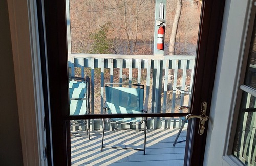 Montague Apartamento | Riverside Retreat – Cozy 2-Story Getaway!
