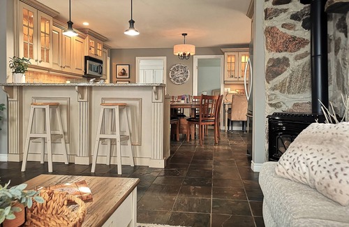 Walkerton Casa | Riverside Retreat with Hot Tub
