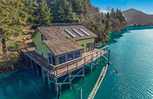 Kernville Casa | Riverside retreat with stunning views, historic charm - Coastal adventure awaits