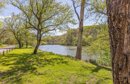Shenandoah Casa | Riverside Serenity- A Picturesque Retreat cottage