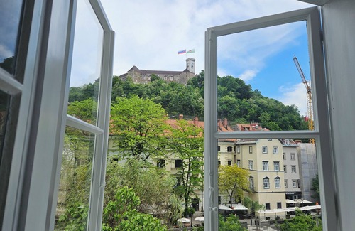 Ljubljana Old Town Apartamento | Riverside stay & Castle view Apartment Mara / 2 rooms, big living & dining room