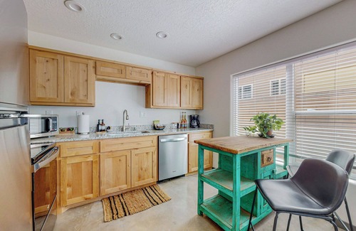 Barelas Casa | Riverside Townhome
