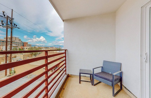 Barelas Casa | Riverside Townhome