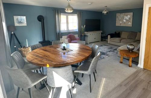 Wooler Casa | Riverside View - Large, modern 4 bedroom house with hot tub