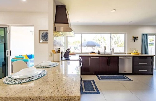 Riverside Park Casa | Riverside View and Access w/Pool