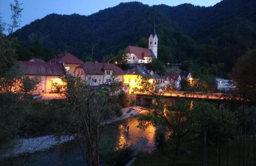 Spodnja Idrija Apartamento | Riverside Villa Avo - Apartment Martin