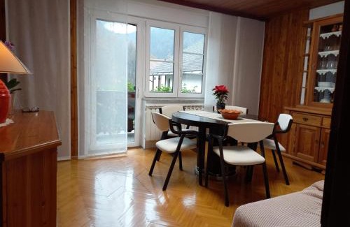 Spodnja Idrija Apartamento | Riverside Villa Avo - Apartment Martin