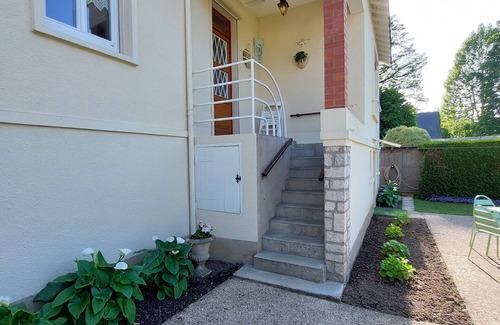 Olivet Casa | Riverside villa