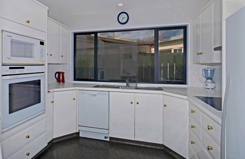 Nelson City Centre Casa | Riverside Villa - In the City by the River!