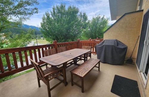 East Kootenay Apartamento | Riverside Way by Fernie Lodging Company