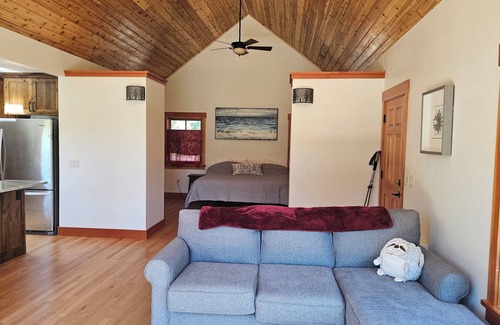 Vida Cabaña | RiverSong - Charming McKenzie Riverside Guest House