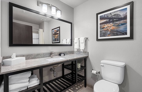 Chippewa Falls Hotel | Riverstone Suites - Chippewa Falls