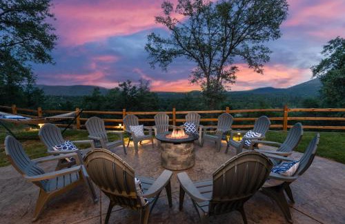 Ahwahnee Casa | Rivertop Hideaway with HUGE views-Hot Tub-EV-more!