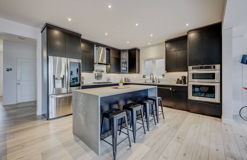 Grand River South Casa | Rivertrail Retreat - 1 of a Kind Picturesque Deck + Movie theatre + Getaway
