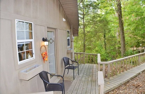 Townsend Cabaña | Riverview 1 Bedroom Cabin by RedAwning