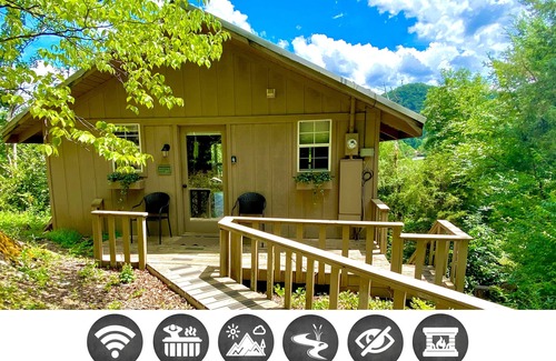 Townsend Cabaña | Riverview 1 Bedroom Cabin by RedAwning