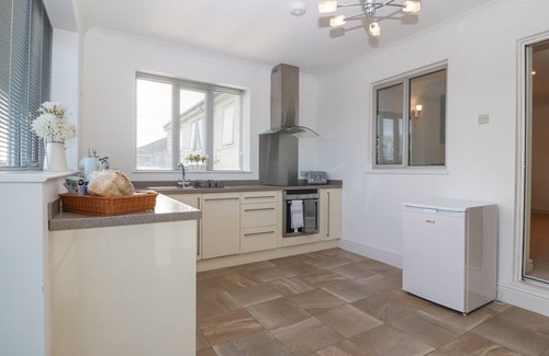 Cemaes Bay Cabaña | Riverview Apartment