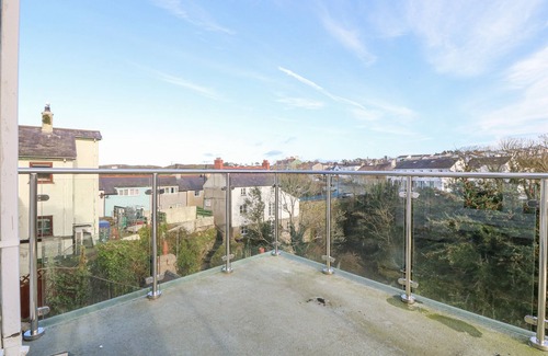 Cemaes Bay Cabaña | Riverview Apartment