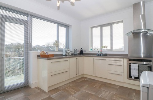 Cemaes Bay Cabaña | RIVERVIEW APARTMENT, family friendly in Cemaes Bay