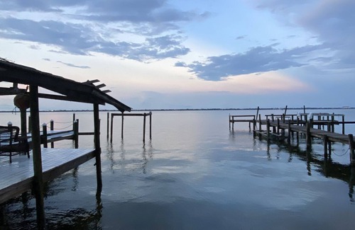 Tropic Cabaña | Riverview Cottage with Private Patio and Backyard