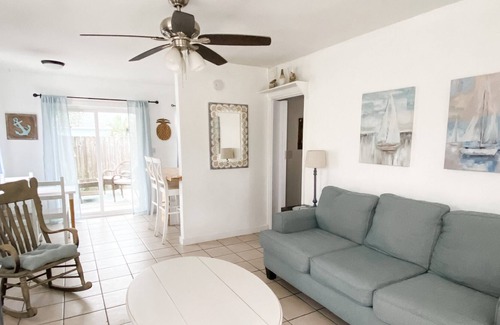 Tropic Cabaña | Riverview Cottage with Private Fenced in Backyard