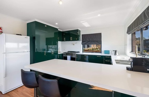 Granton Apartamento | Riverview Family Retreat; Spacious 4BR Home, Views